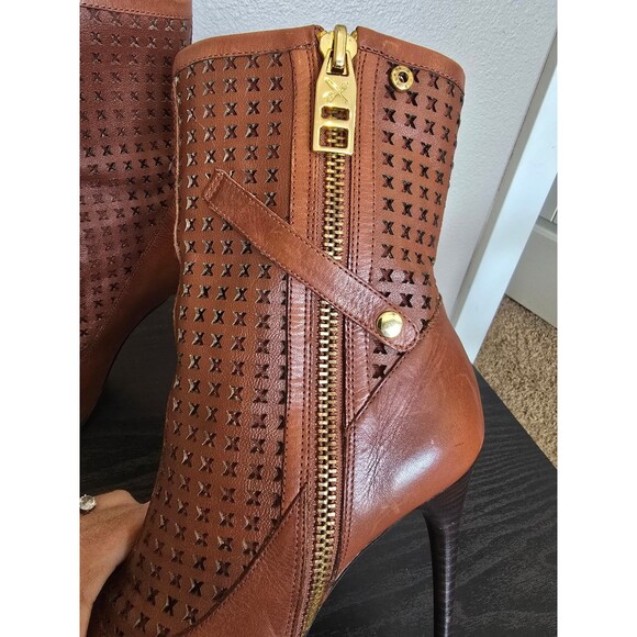 Donald J. Pliner DMSX  Brown Laser Cut Perforated Ankle Heeled Booties size 7 - Picture 4 of 11